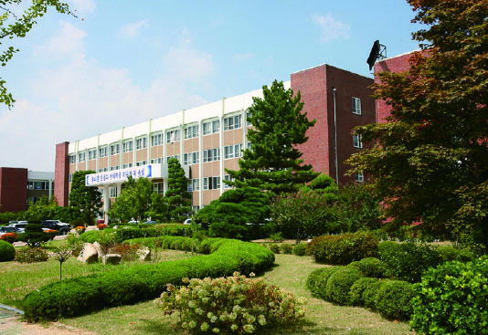 Общежитие Национальной электронно-технической школы в Куми